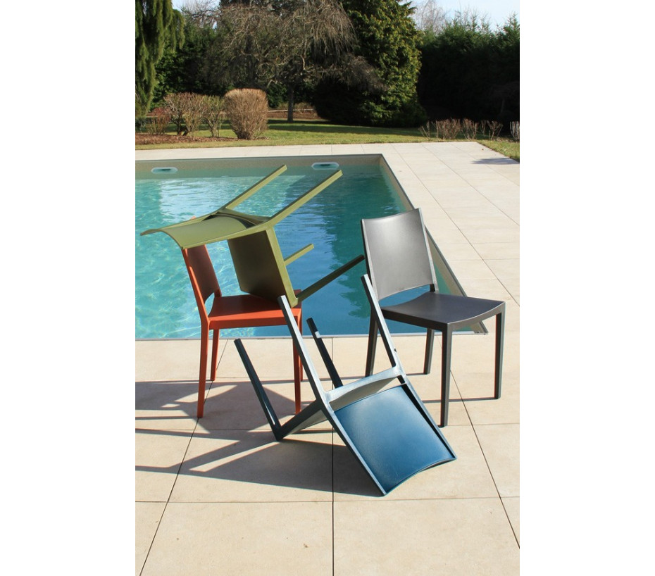 Chaise de jardin LAGOS en plastique 100% recyclable -  vert olive - Ozalide