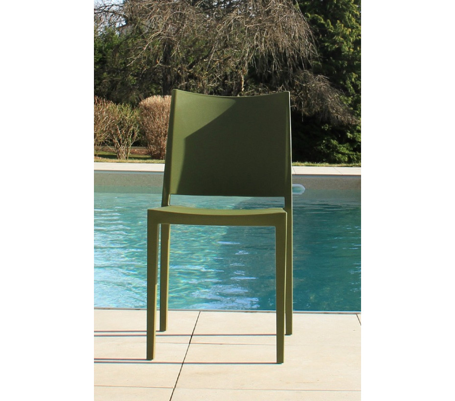 Chaise de jardin LAGOS en plastique 100% recyclable -  vert olive - Ozalide
