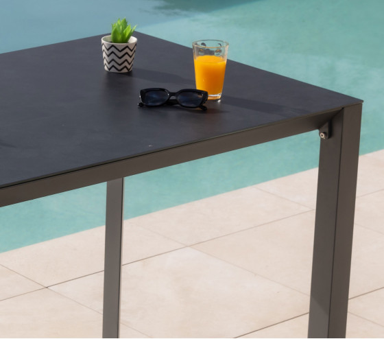 Mange-debout - 4 personnes...