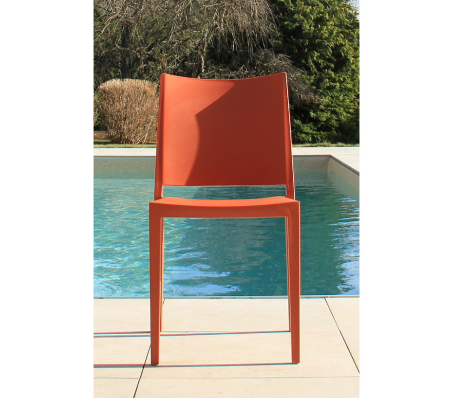 Ensemble repas CINCINNATOS - 1 table de jardin bois et 6 chaises plastiques - Ozalide