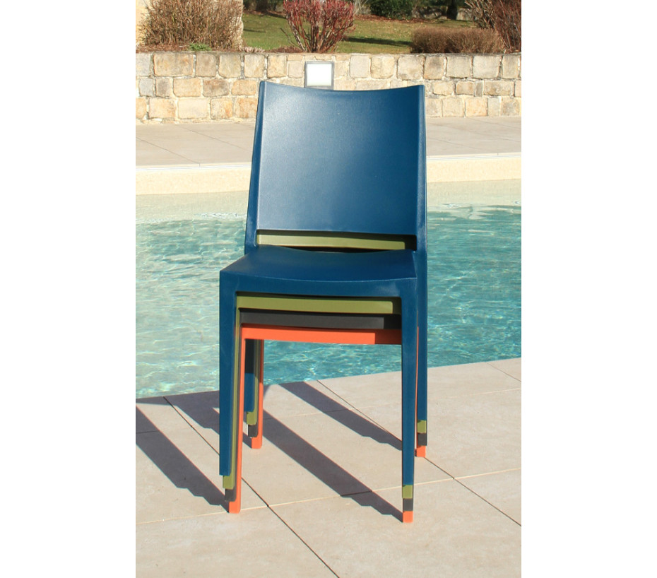 Ensemble repas CINCINNATOS - 1 table de jardin bois et 6 chaises plastiques - Ozalide
