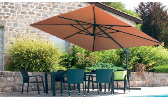 Parasol droit, inclinable et déporté, quelle différence ?